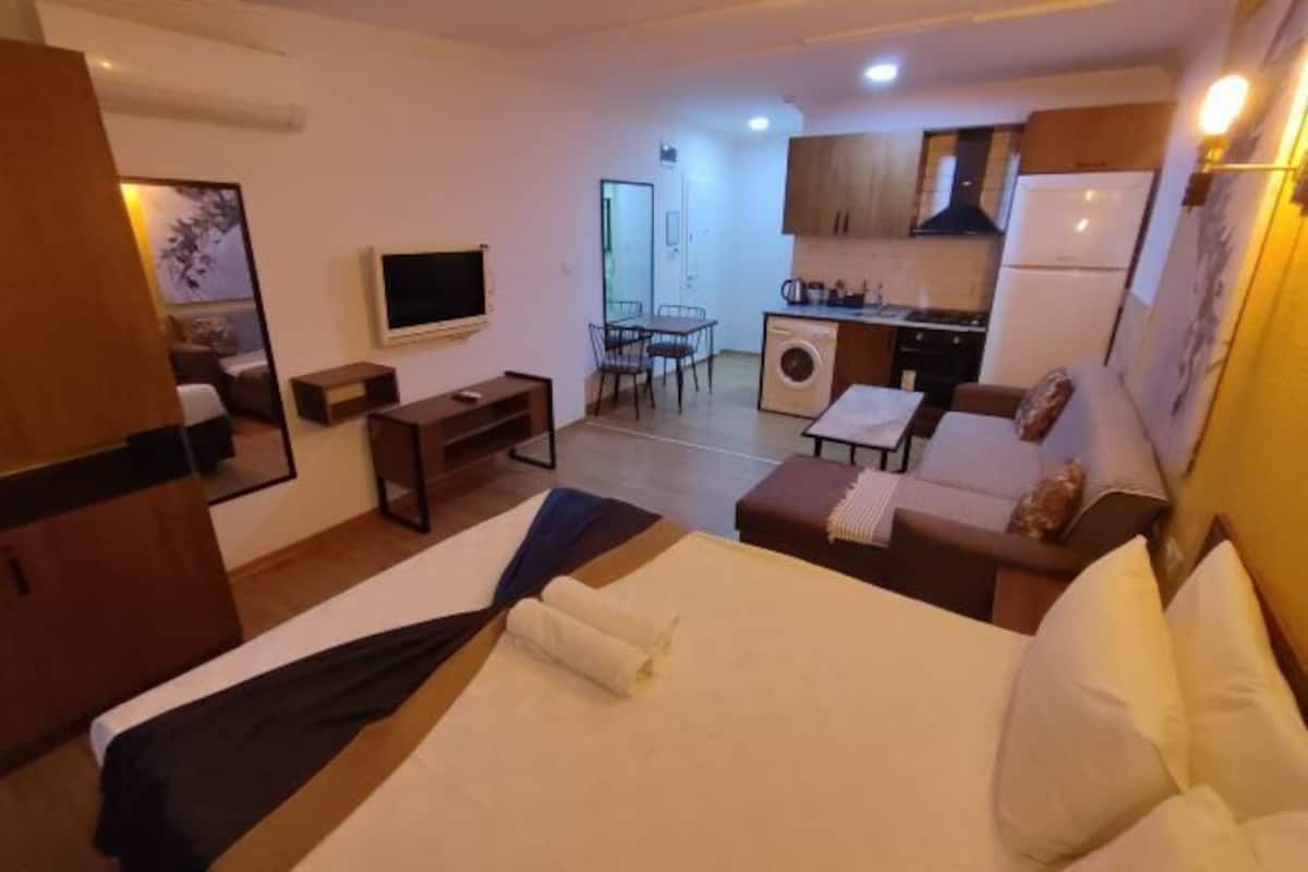 1 bedroom, Egyptian cotton sheets, premium bedding, memory foam beds