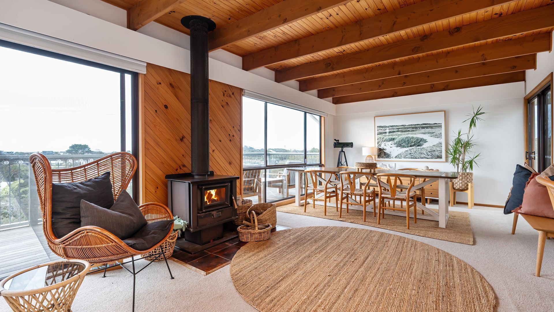 Smart TV, fireplace, streaming services