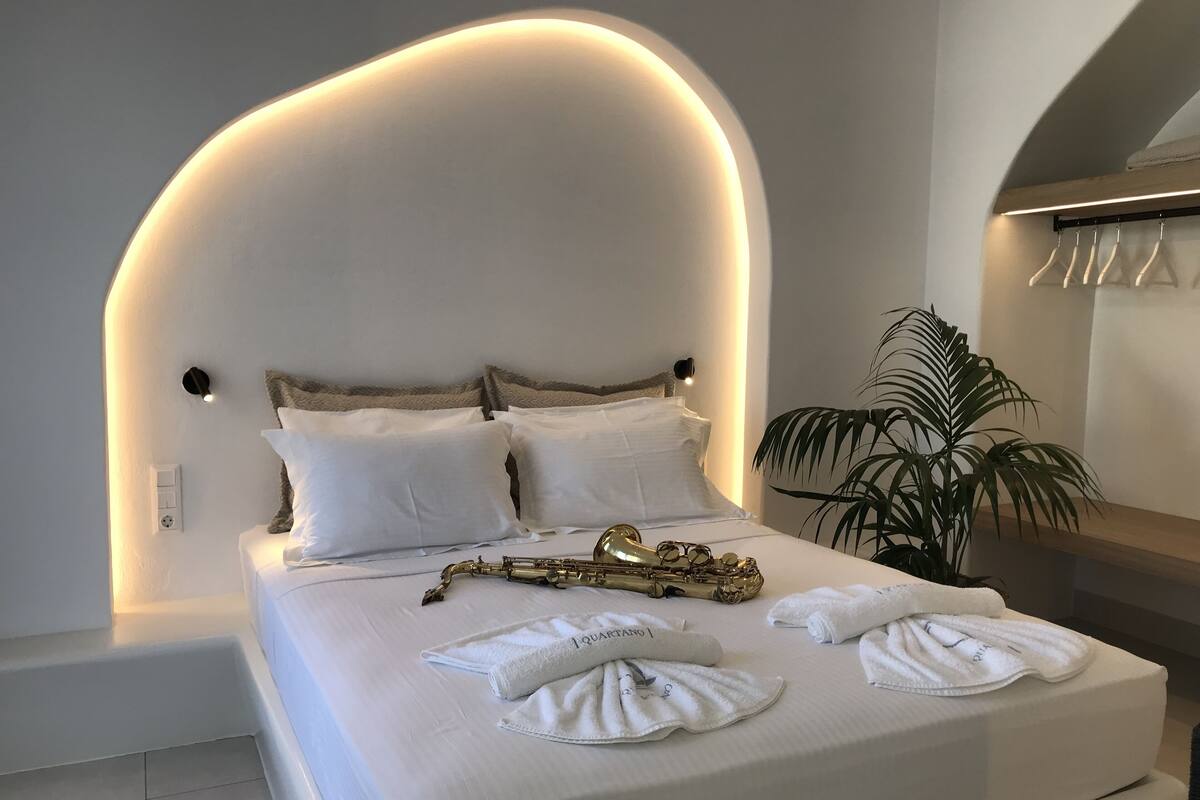Minibar, blackout curtains, soundproofing
