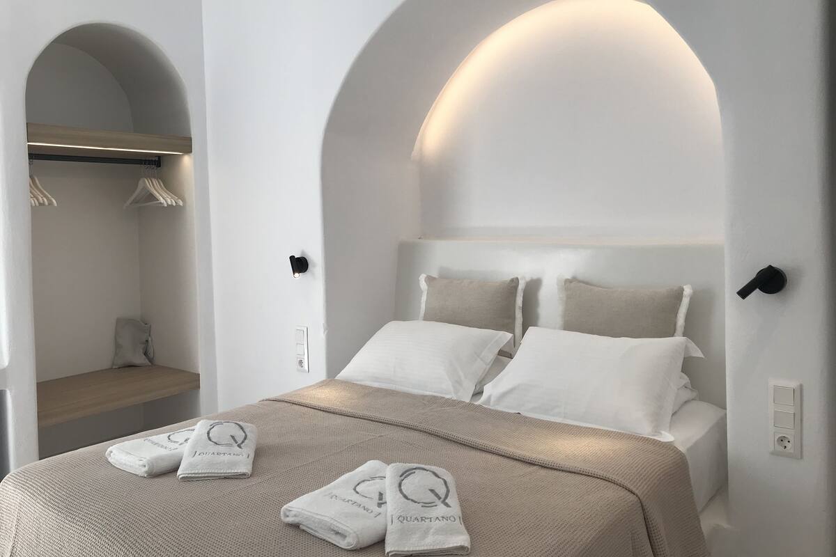 Minibar, blackout curtains, soundproofing