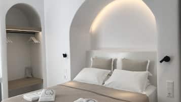 Economy Double Room | Minibar, blackout drapes, soundproofing, iron/ironing board