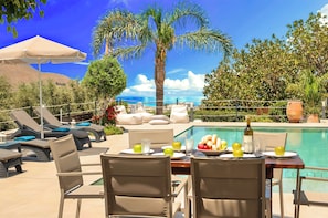 Outdoor dining - Cretan Dream Villa | Private Pool (Georgioupoli)