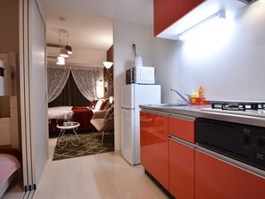 Căn hộ (103) | Bếp riêng | Tủ lạnh, lò vi sóng, dụng cụ nấu nướng/bát dĩa/dao nĩa 