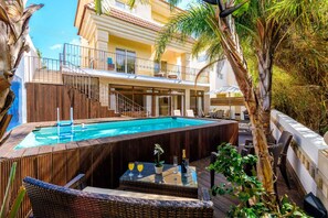 A heated pool - Villa Di Gio - Stunning Beach-Side Villa, Protaras (Protaras Paralimni)