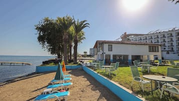Spiaggia privata, navetta per la spiaggia, un bar sulla spiaggia
