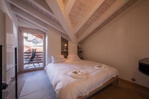 3 bedrooms, iron/ironing board, cribs/infant beds, free WiFi
