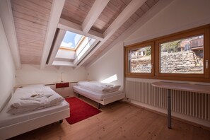 3 chambres, fer et planche à repasser, lit de bébé (supplément)
