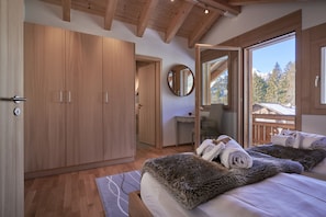 4 chambres, fer et planche à repasser, lit de bébé (supplément)
