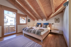 4 bedrooms, iron/ironing board, cots/infant beds, free WiFi