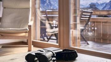 TV, lò sưởi, đầu đĩa DVD