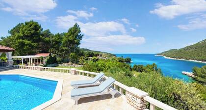 Apartment "Dream"in a villa with private enter, terrace, garden, swimmig pool.