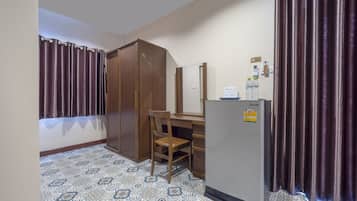 Premier Double Room | Desk, free WiFi, bed sheets