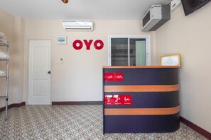 Reception - OYO 1048 Home and Garden Resort (Bang Lamung)