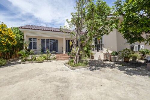 OYO 1048 Home and Garden Resort