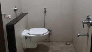 Bathroom - The Singh Palace (Raipur)