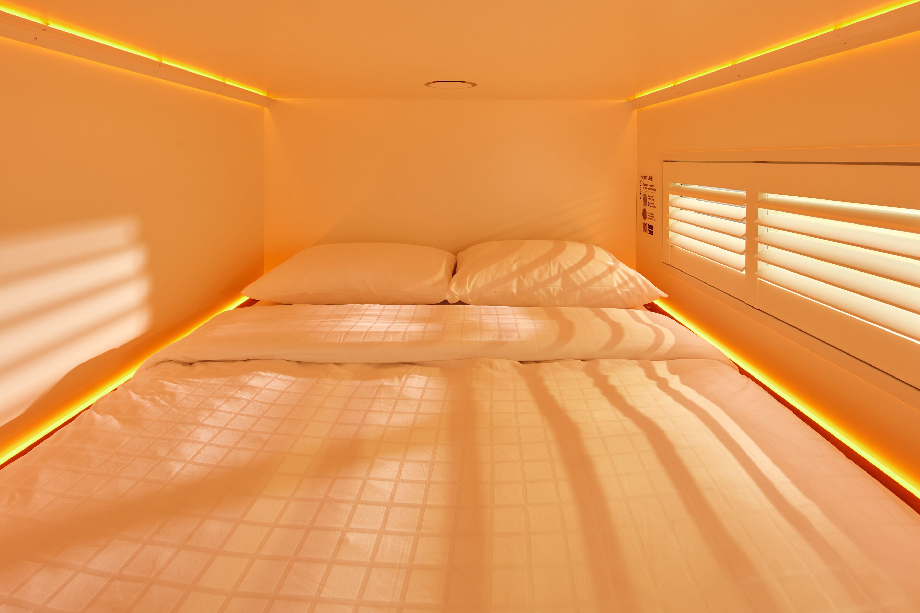 Hub, 1 Queen Bed, Shared Bathroom | Lydisolering, strygejern/strygebræt, gratis Wi-Fi, sengetøj