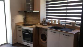 Køleskab, mikrobølgeovn, ovn, kogeplade