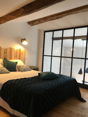 1 bedroom, iron/ironing board, WiFi, bed sheets - Charming stone house in the countryside (Céret)