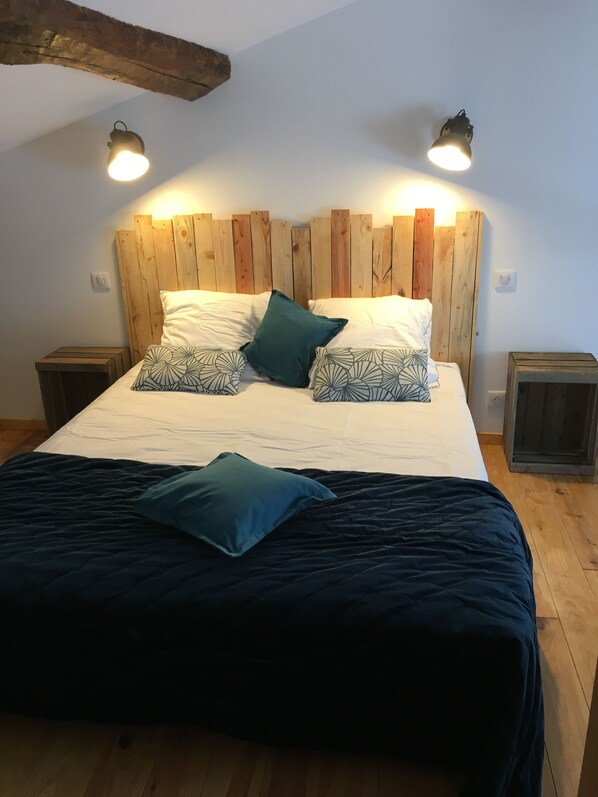 1 bedroom, iron/ironing board, internet, bed sheets