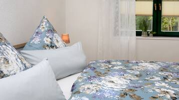 1 bedroom, bed sheets