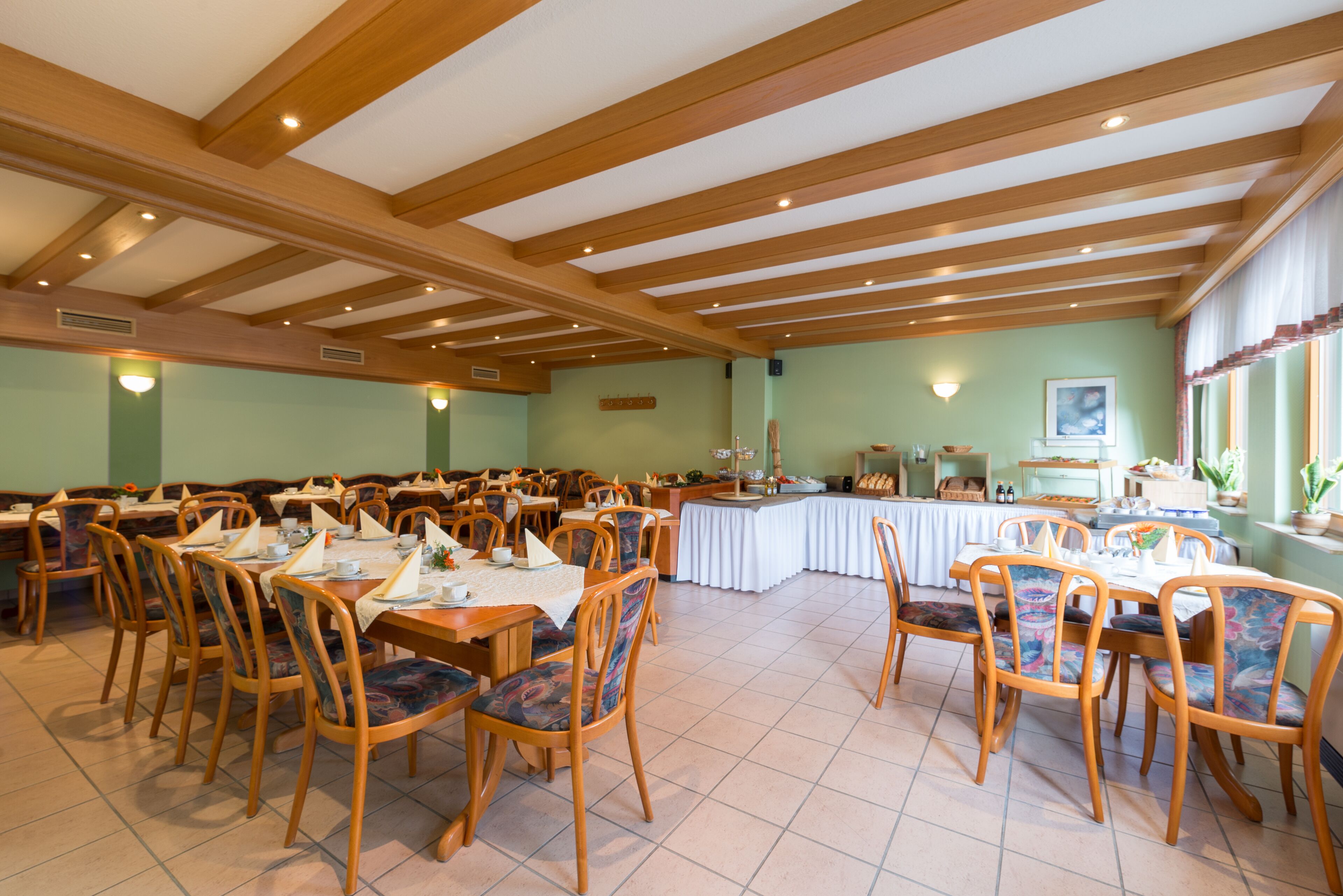 Free daily buffet breakfast 