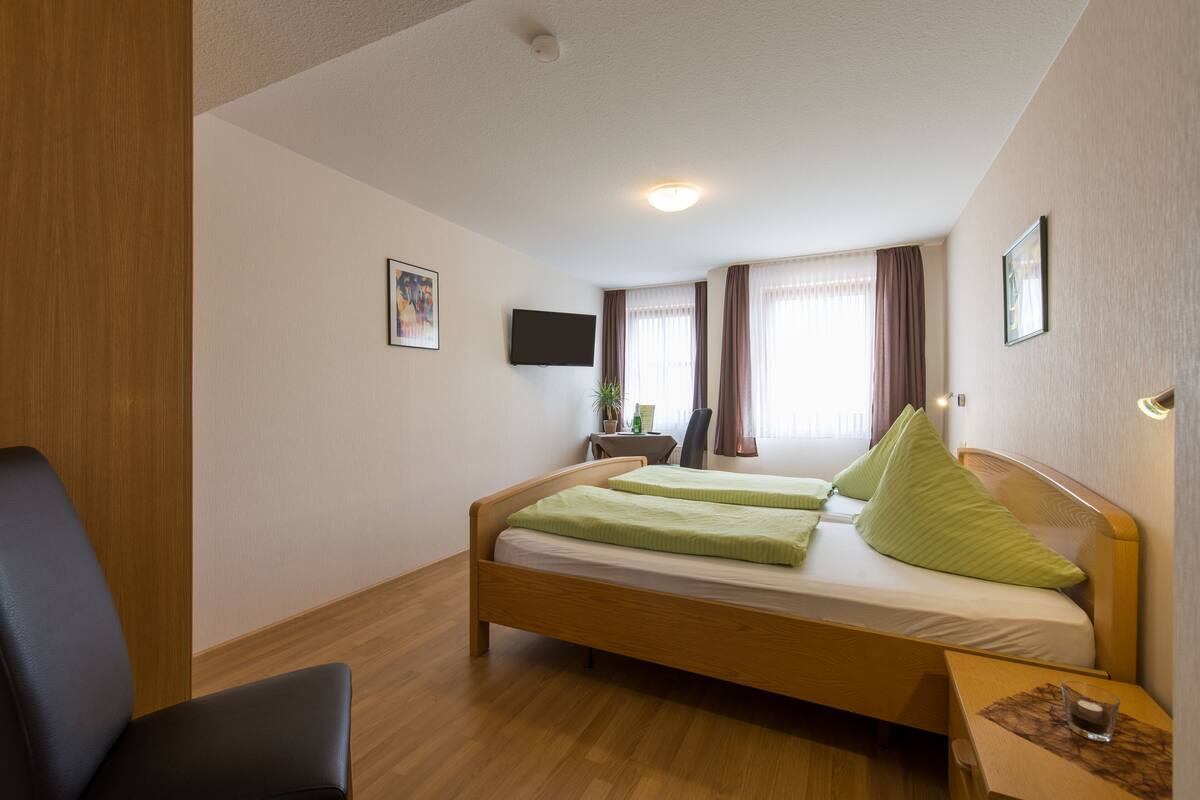 Hypo-allergenic bedding available, in-room safe, desk, laptop workspace