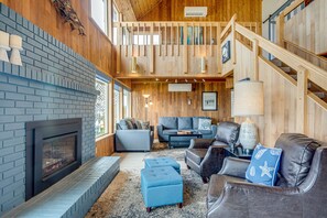 TV, fireplace, DVD player