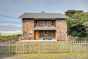 Exterior - Ocean Front Home on Sandy Beach! Dog Friendly! Hot Tub! (Yachats)