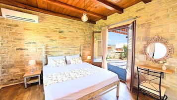 5 bedrooms, in-room safe, desk, iron/ironing board