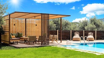 Alberca al aire libre y alberca climatizada