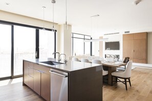 Fridge, microwave, stovetop, dishwasher