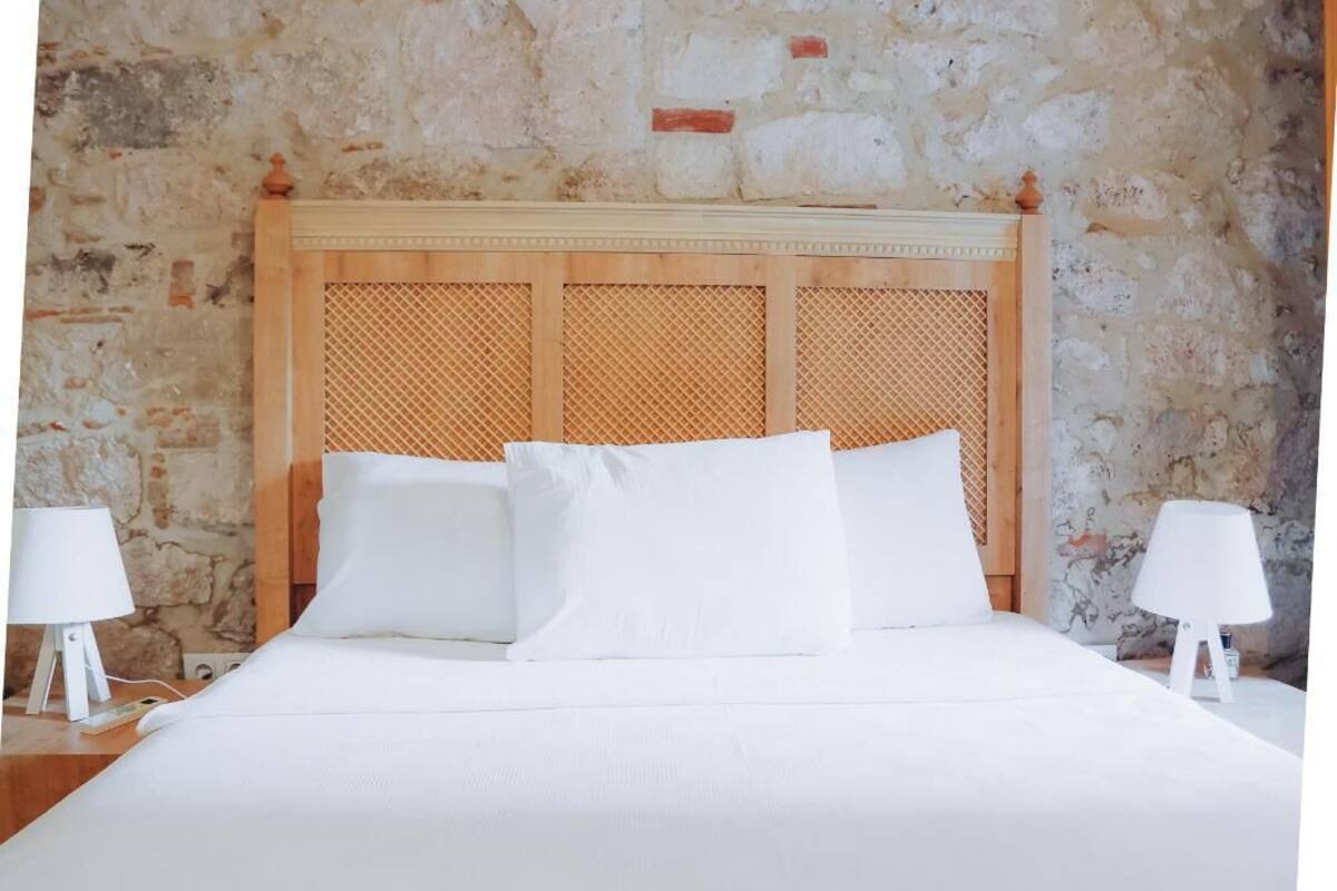 economy room | premium bedding, free minibar, individually decorated