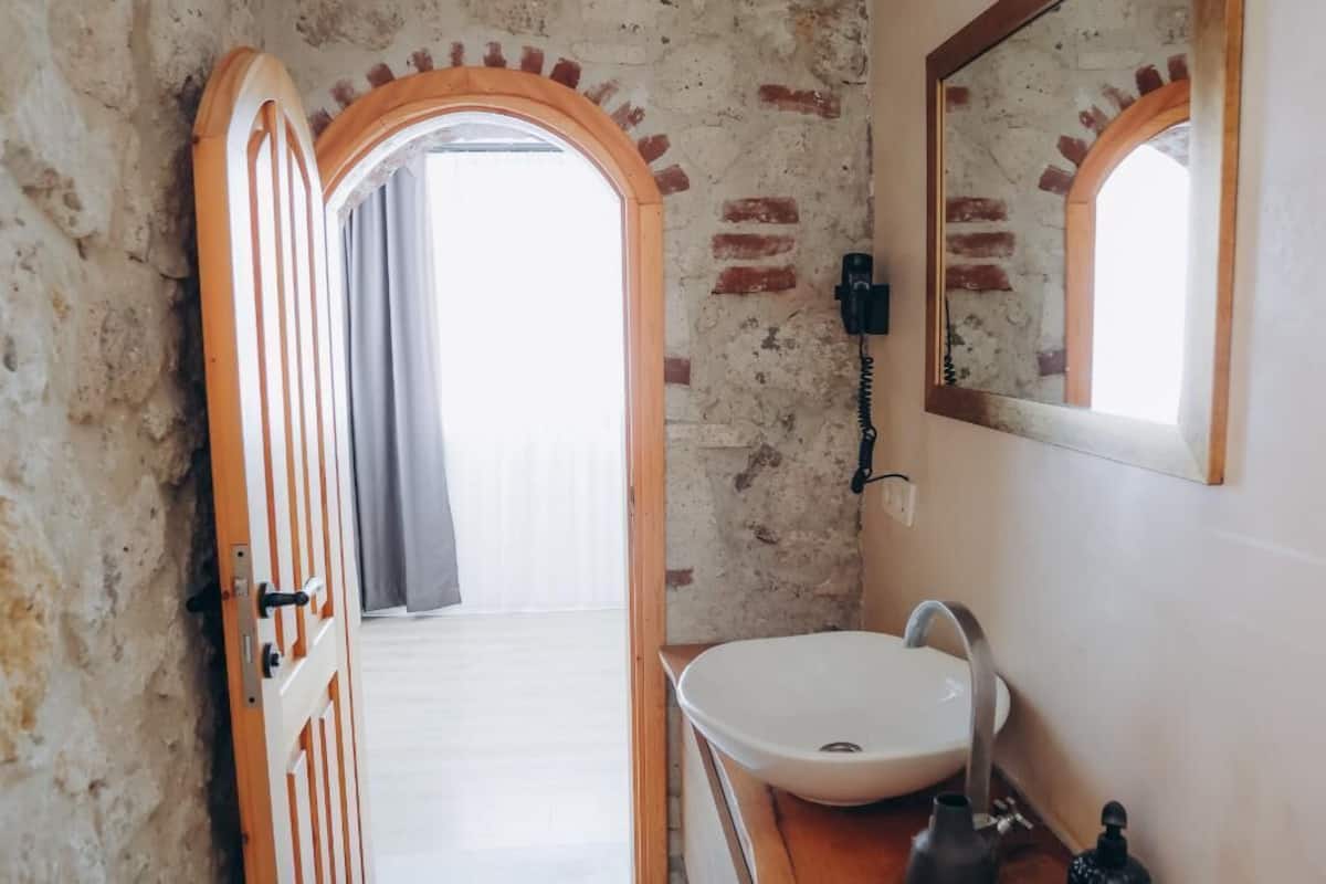 deluxe room | bathroom | shower, hair dryer, slippers, towels