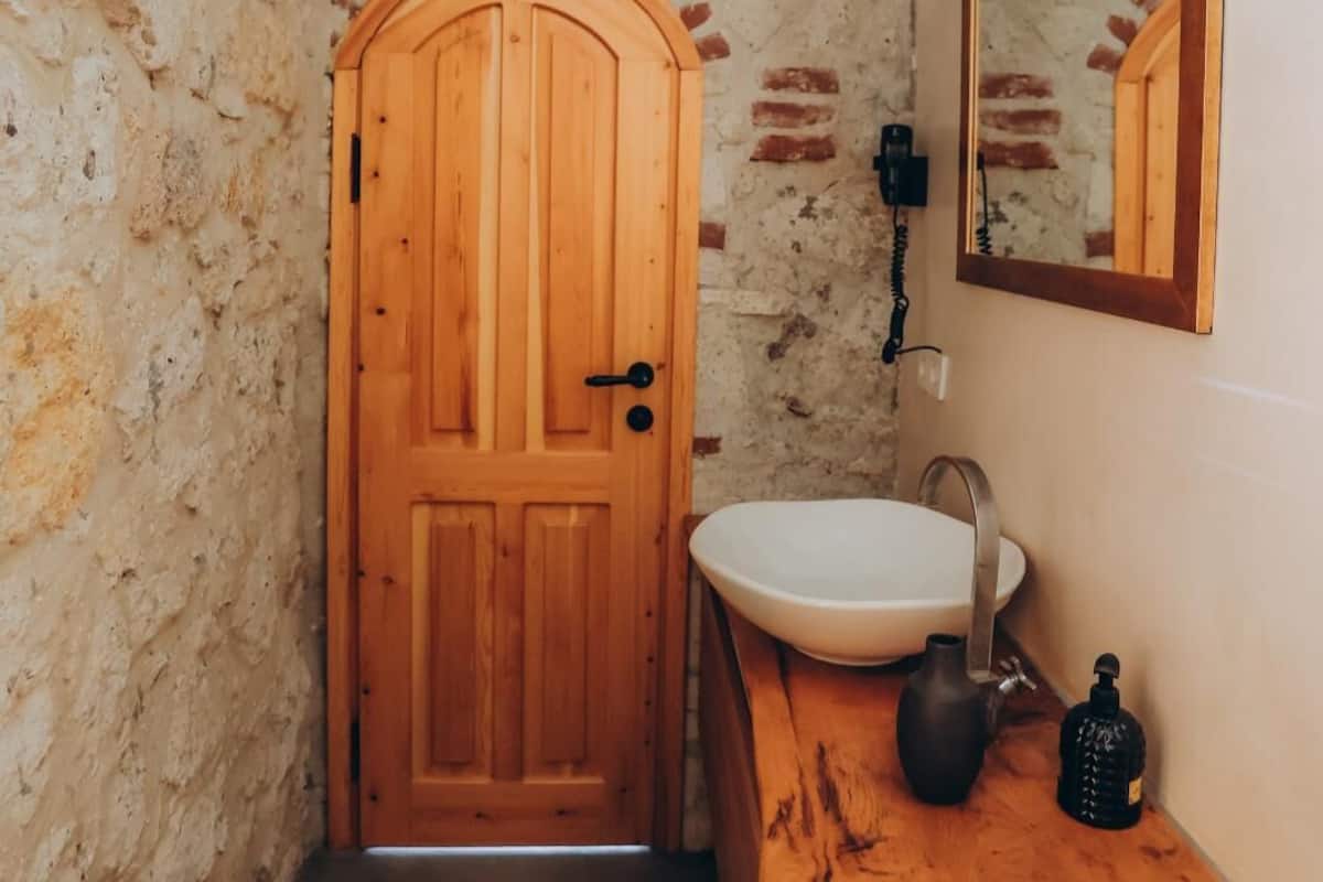 economy room | bathroom | shower, hair dryer, slippers, towels