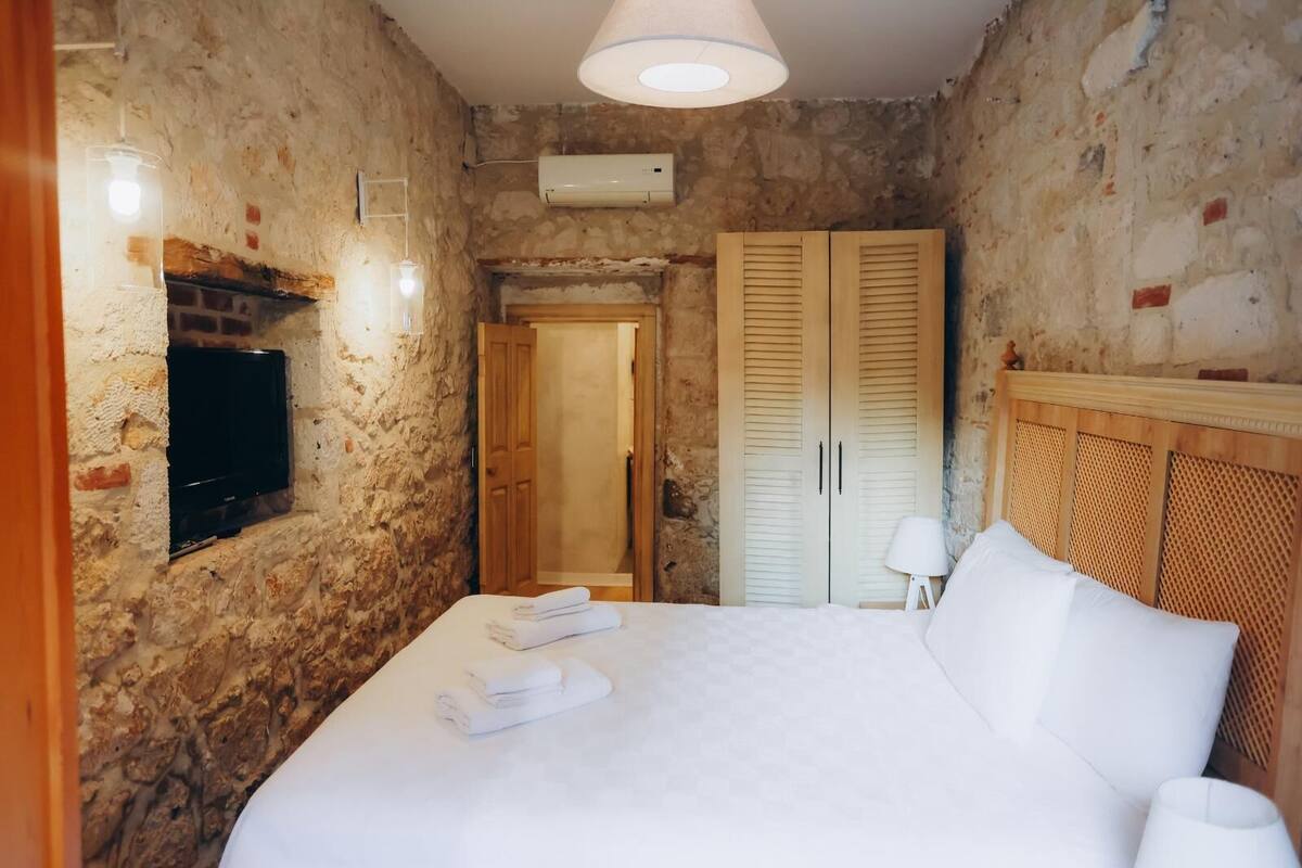 economy room | premium bedding, free minibar, individually decorated