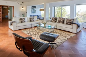 Télévision, cheminée