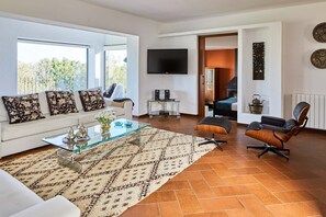 Télévision, cheminée