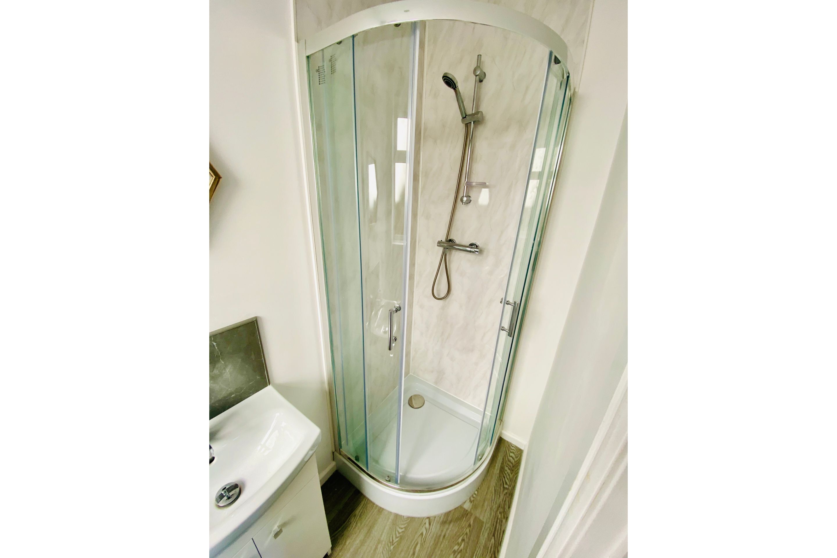 Dusche, Hydromassagedusche, Handtücher