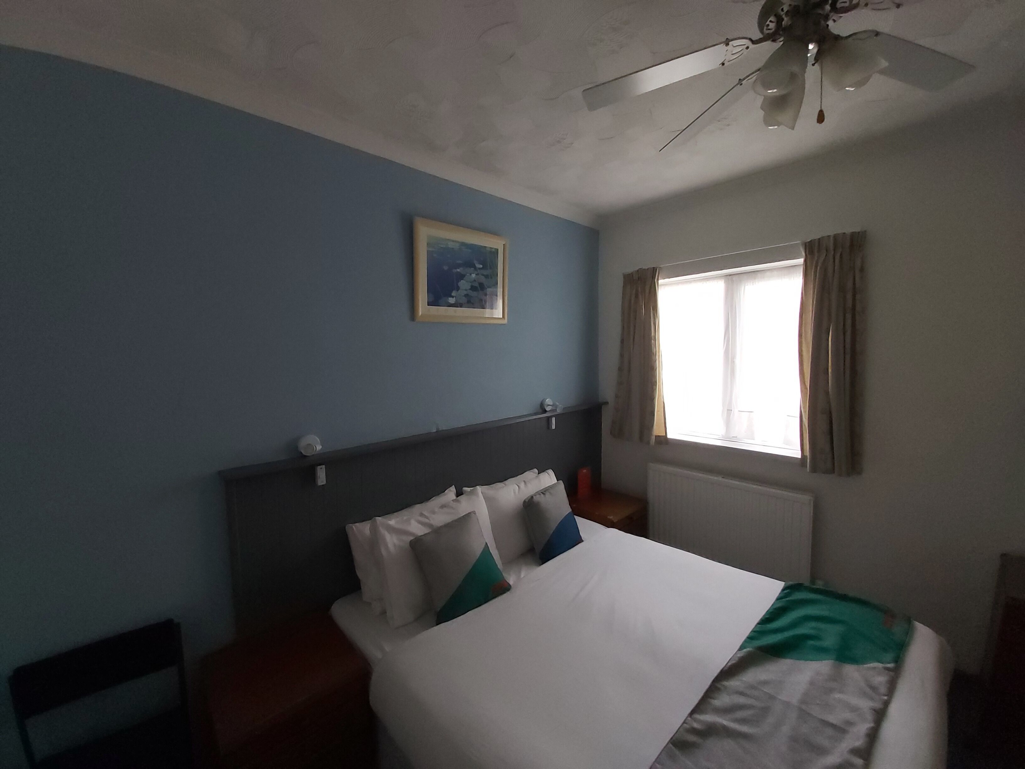 Hankinson Road, Bournemouth Info, Photos, Reviews Book at