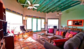 TV, DVD-spiller og kontorer