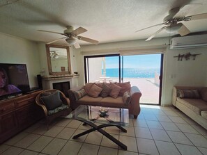 TV, fireplace, DVD player, offices - Casa Escuela beachfront Las Palmas Mirador beach (Puerto Penasco)