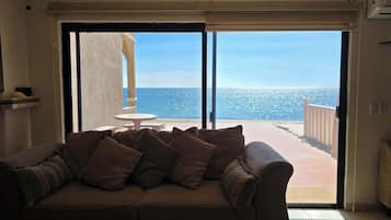 TV, fireplace, DVD player, offices