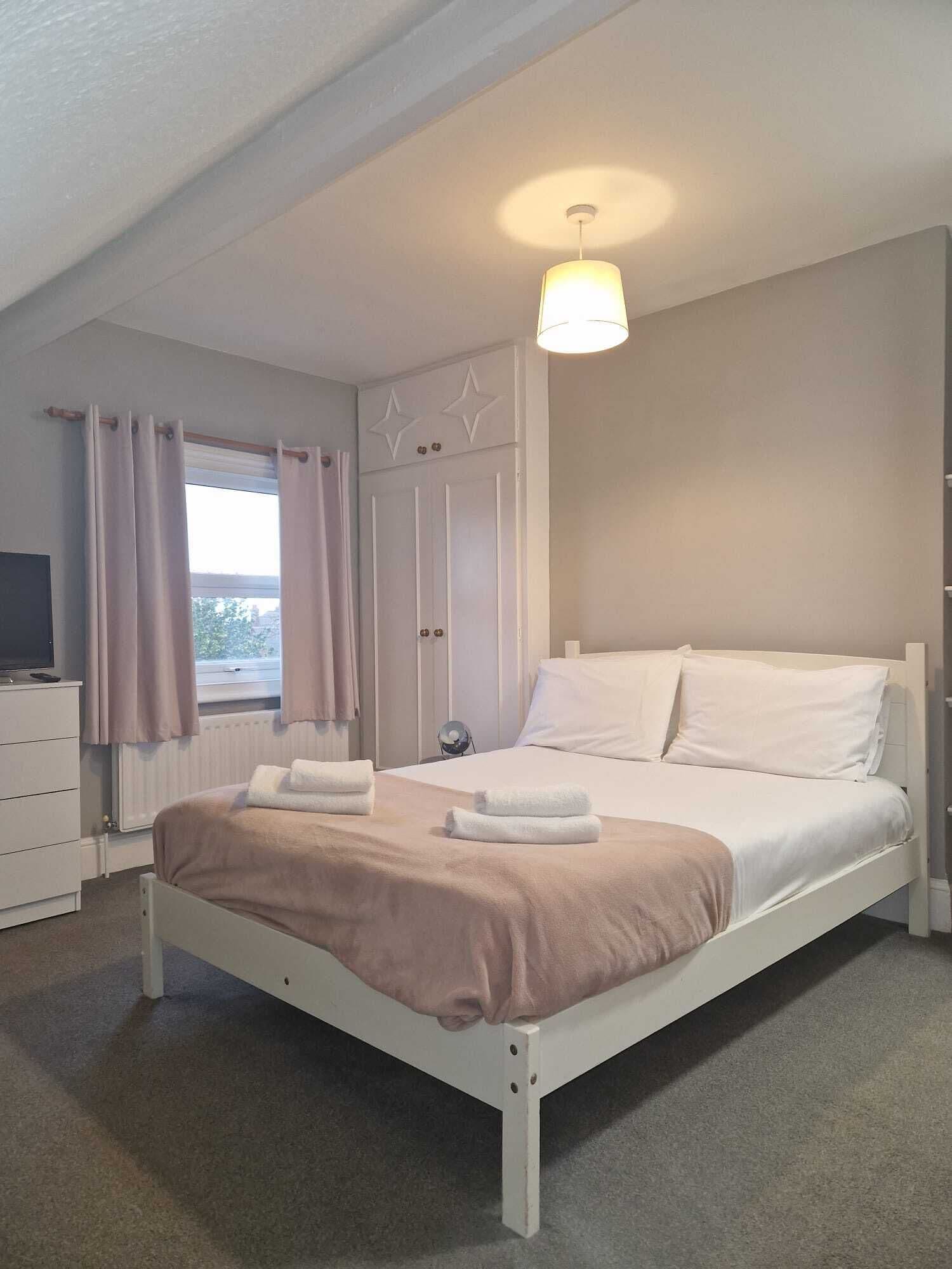 5 bedrooms, iron/ironing board, free WiFi