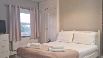 5 bedrooms, iron/ironing board, free WiFi