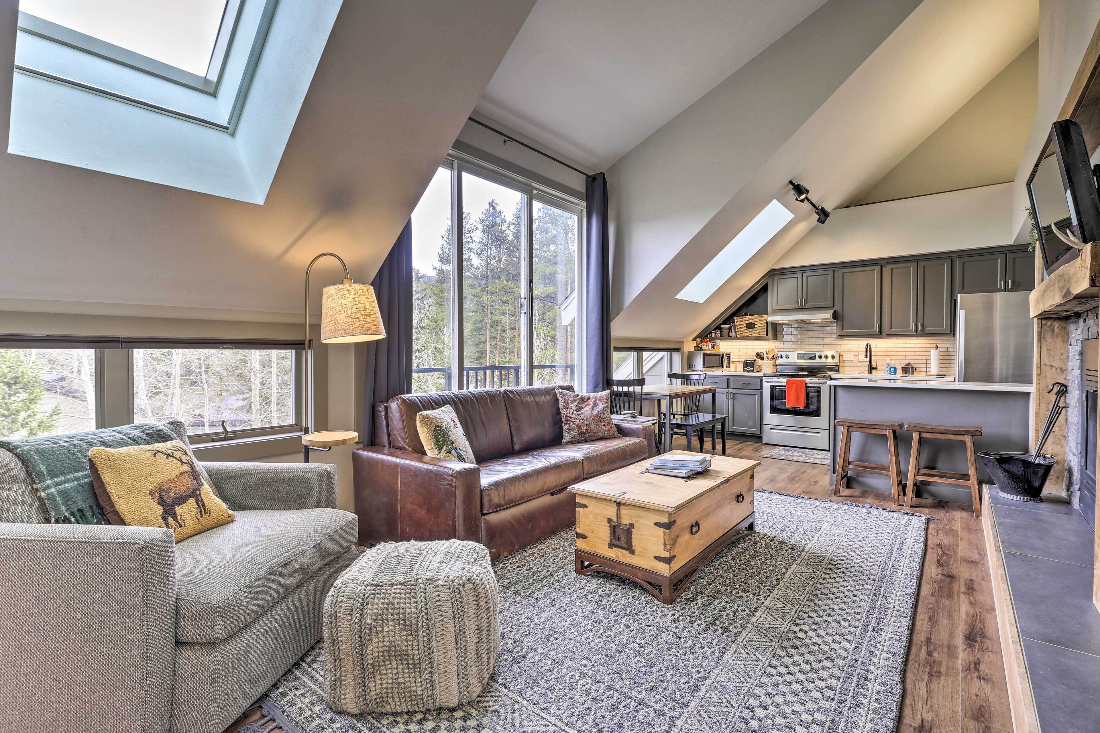 Condo w/ Hot Tub + Pool: 2 Mi to Keystone Ski!
