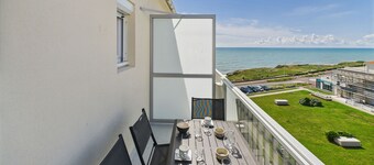 Cosy flat for 5 with sea view