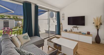 Between town centre and beach, house for 6