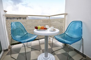 Outdoor dining - Grand Hotel Oasis (Sunny Beach)