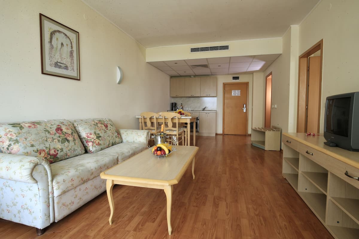 Suite clásica, 1 habitación | 1 habitación, escritorio y espacio para trabajar con laptop