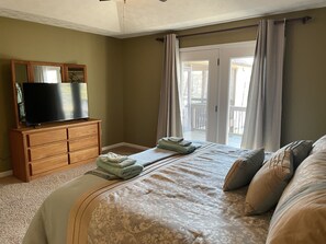 5 bedrooms, desk, free WiFi, bed sheets